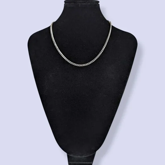 V. Dainty Textured Cuban Chain - Picture 3 of 5